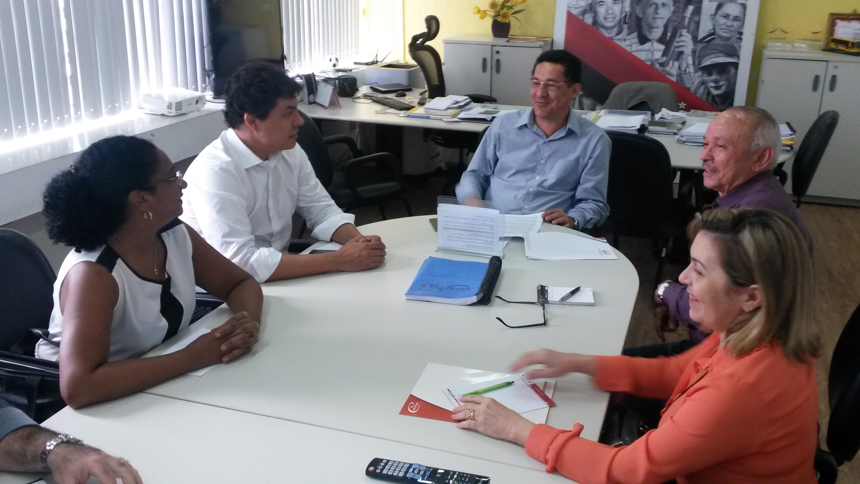 CREF10 e Secretaria de Educação se reúnem para discutir irregularidades em escolas estaduais